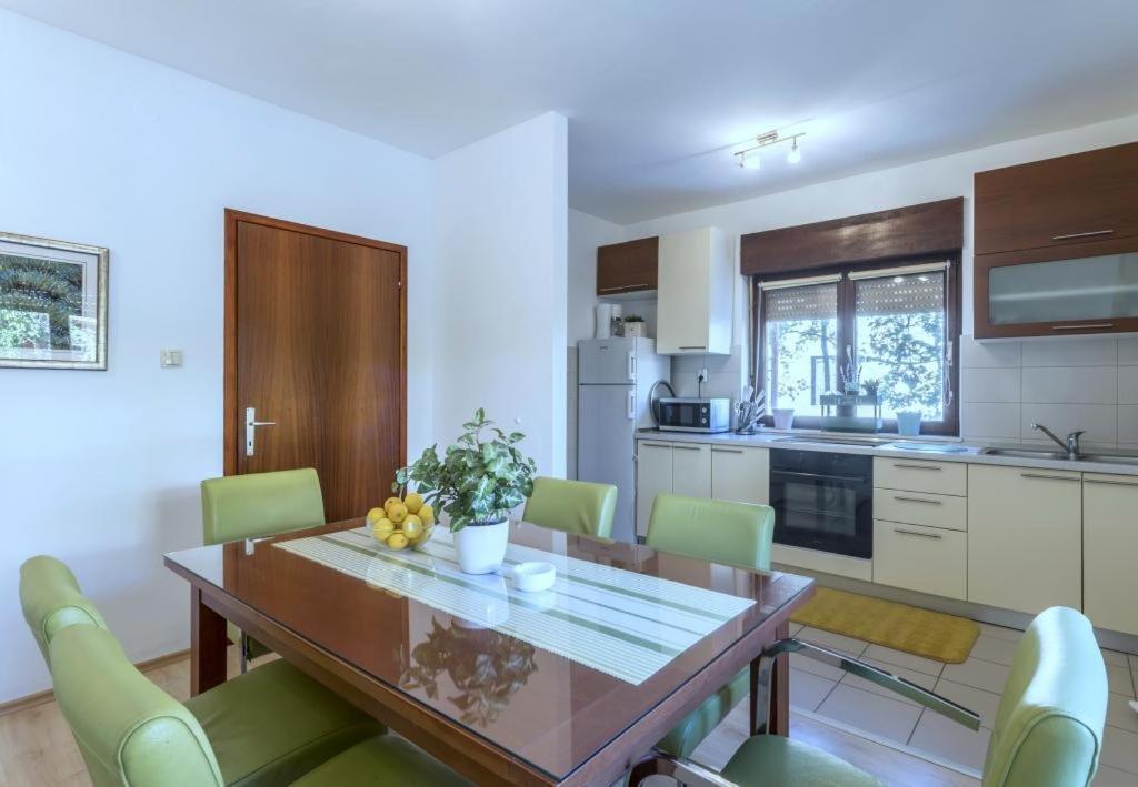 Apartment In Kastel Novi With Terrace, Air Conditioning, Wifi, Washing Machine 5104-2 Kaštela Екстериор снимка